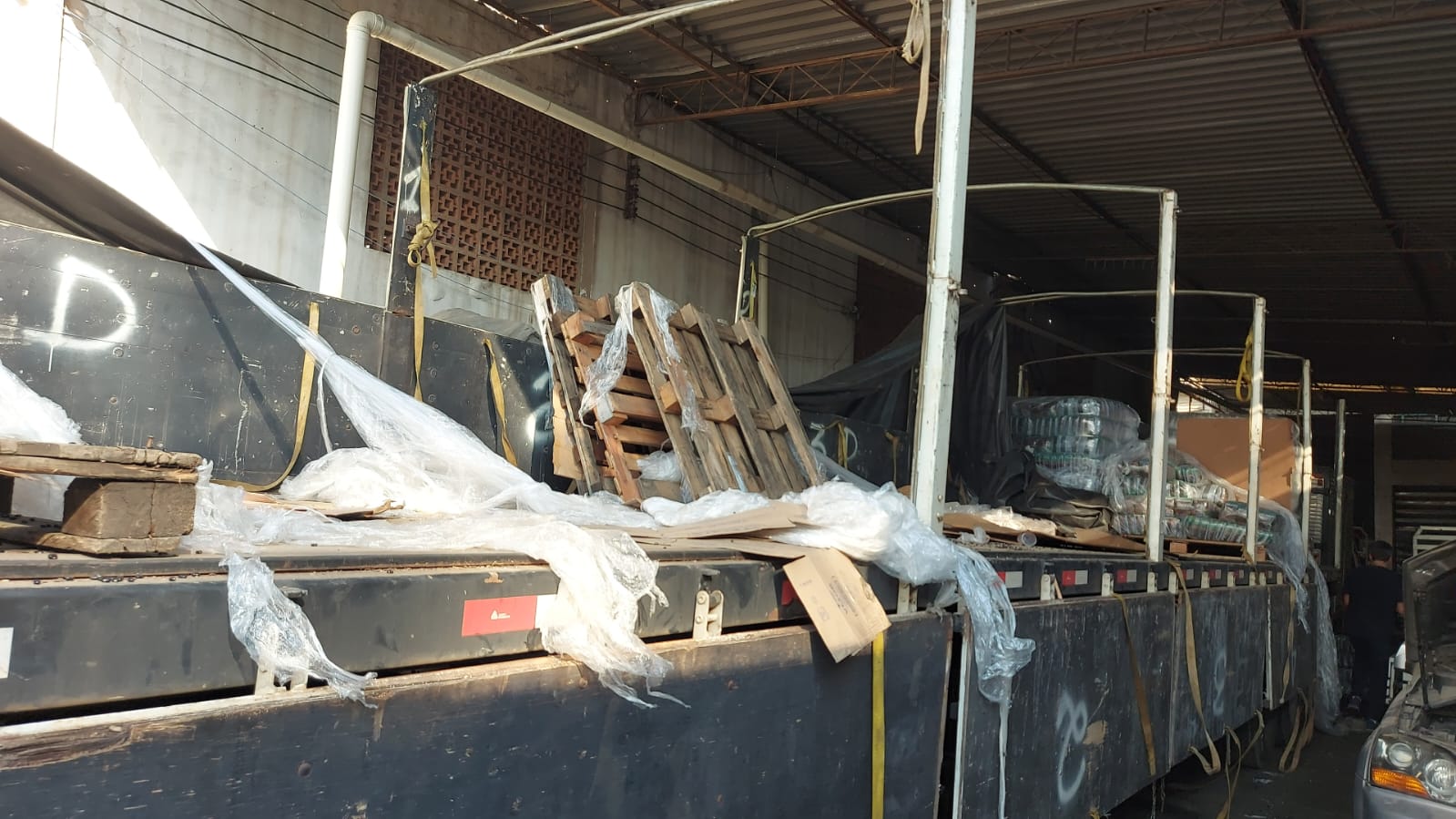 Rastreador do Grupo Tracker leva a polícia do Rio de Janeiro a galpão com três caminhões roubados e peças adulteradas