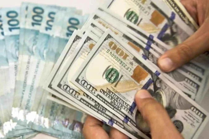Desvalorização do dólar indica perda de confiança dos investidores, avaliam economistas da Allianz Trade