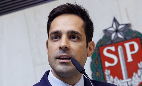 Deputado paulista propõe lei contra roubos de celulares após alta de 53% no pré-carnaval