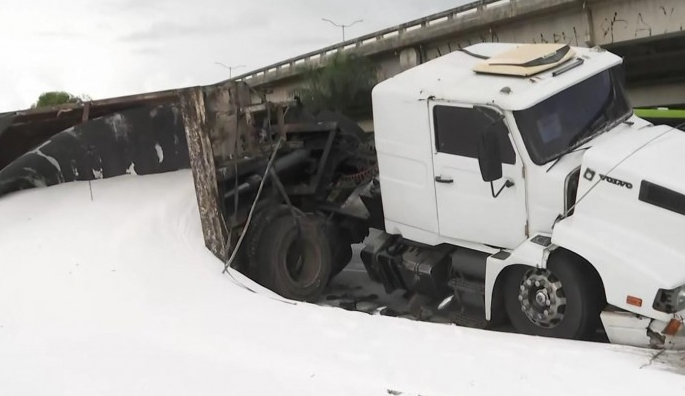 Tombamento de caminhão em Olinda reforça a importância do Seguro de Transporte de Cargas
