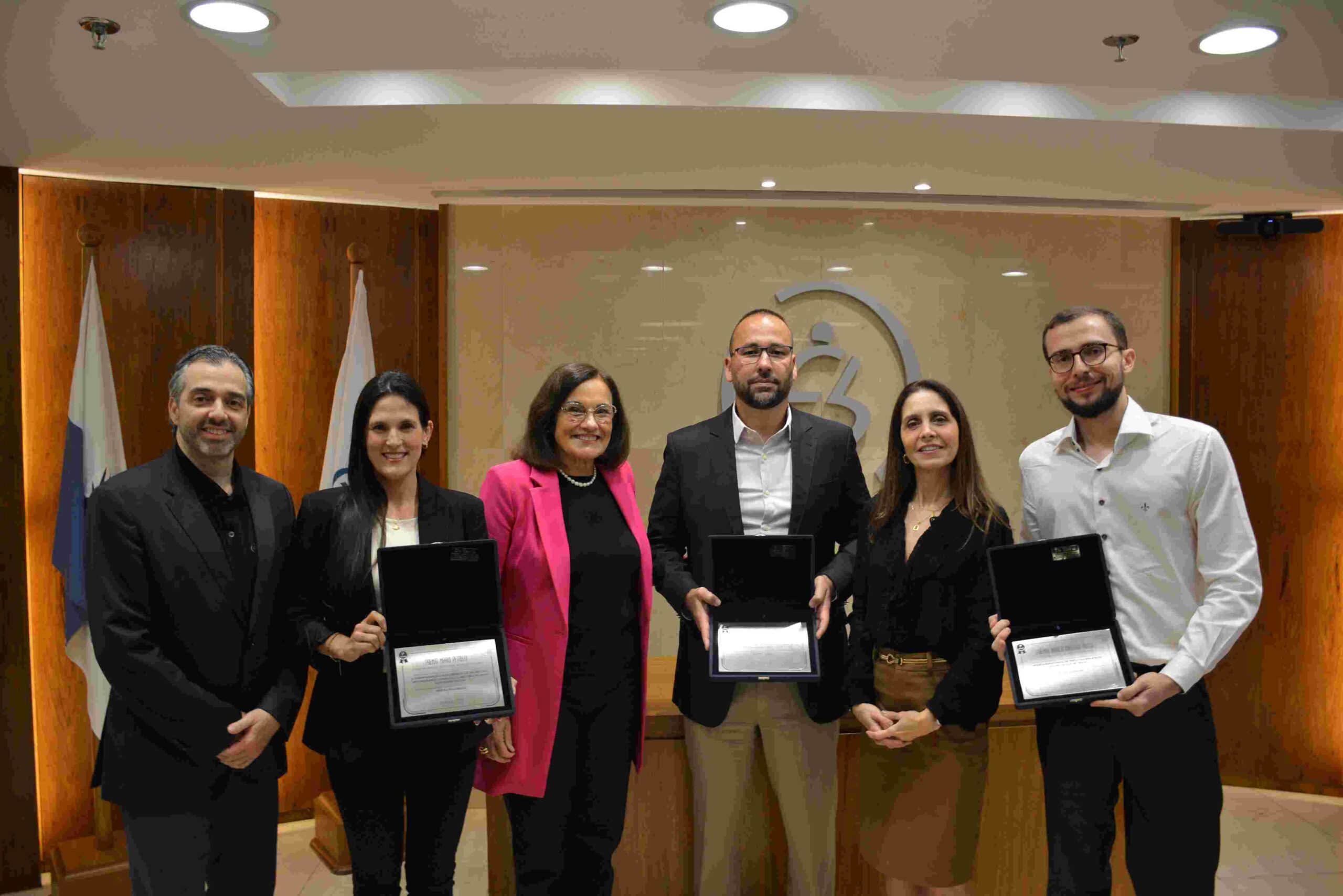 Iniciativa homenageou personalidades do setor e distribuiu R$ 60 mil em prêmios