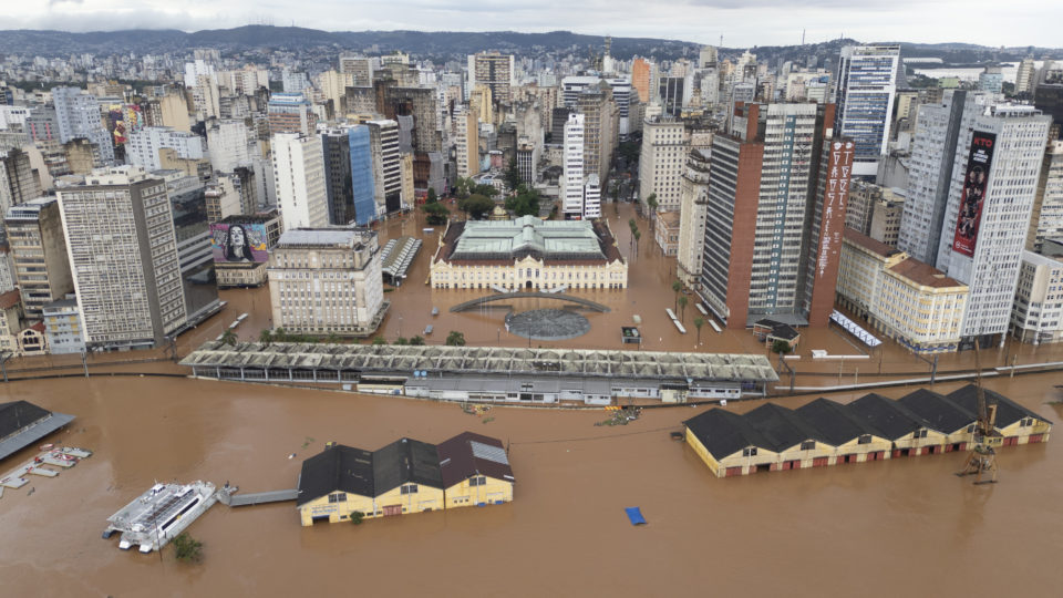 Um ano após tragédia no Rio Grande do Sul, empresas contratam mais seguro paramétrico para se precaver de prejuízos com eventos climáticos extremos