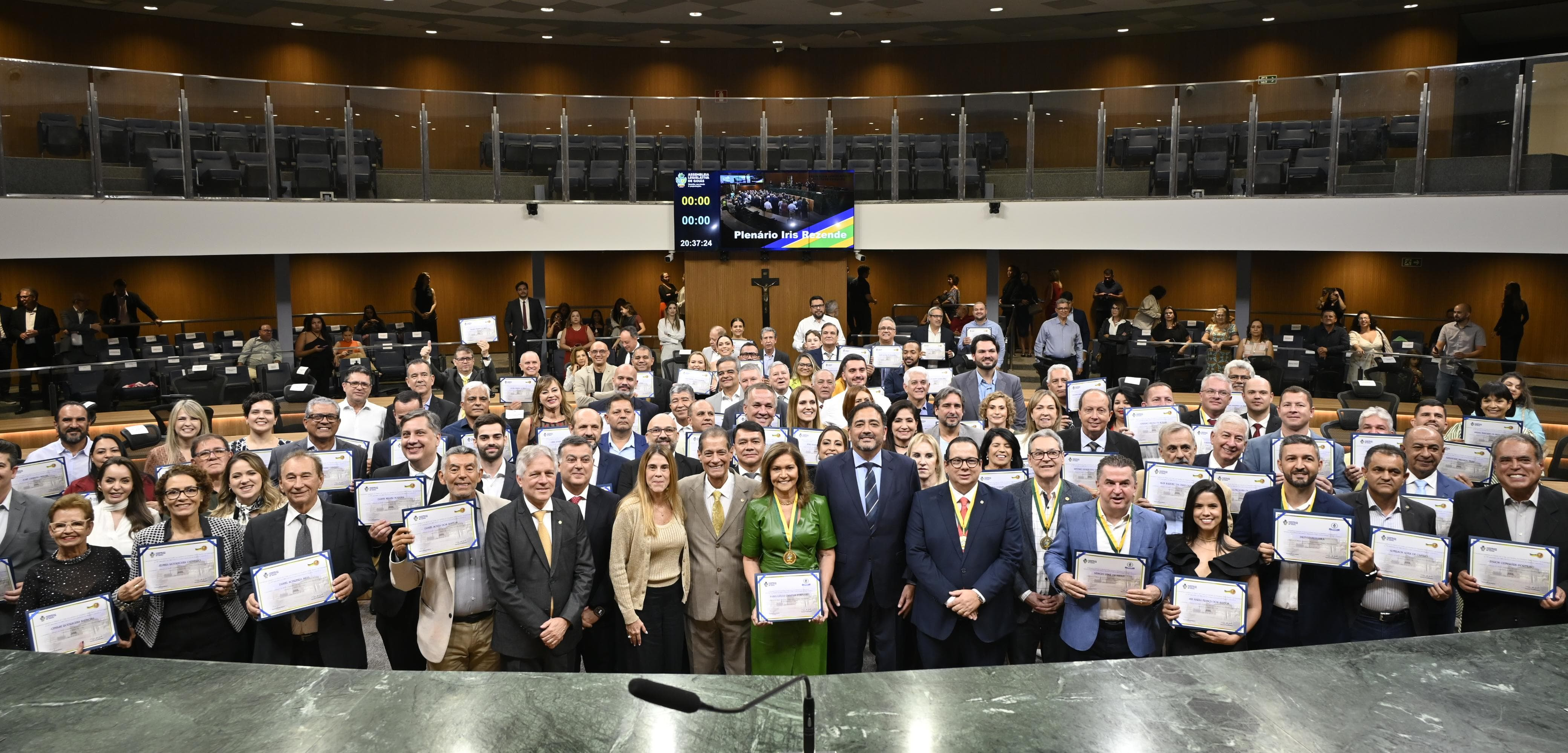 Corretores de seguros do Estado de Goiás comemoram 39 anos do Sincor-GO com homenagens e emoção na Assembléia Legislativa de Goiás – Alego