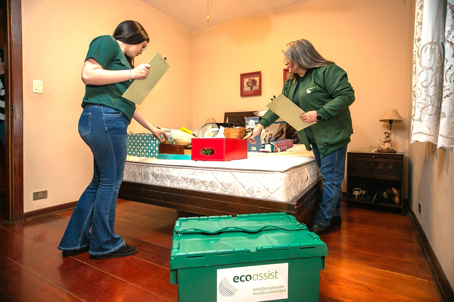 Seguro de vida inclui ajuda para organizar a casa após o luto