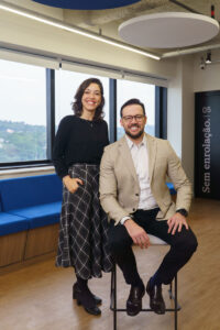 Júlia Guimarães, nova Superintendente de Assessorias, ao lado de André Bertolino, Diretor Executivo da Avla