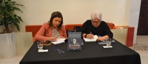 Da esq.para a dir.: Glauce Carvalhal, diretora da CNseg, e Angelica Carlini,docente de pós-graduação da ENS, em lançamento do livro “Lei de Seguros Interpretada”.