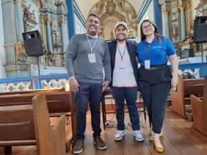 Pela ENS - o presidente, Lucas Vergilio, ao centro, o gerente de Marketing e Vendas, Ricardo Mota, e a coordenadora de Ensino, Nívea Barros