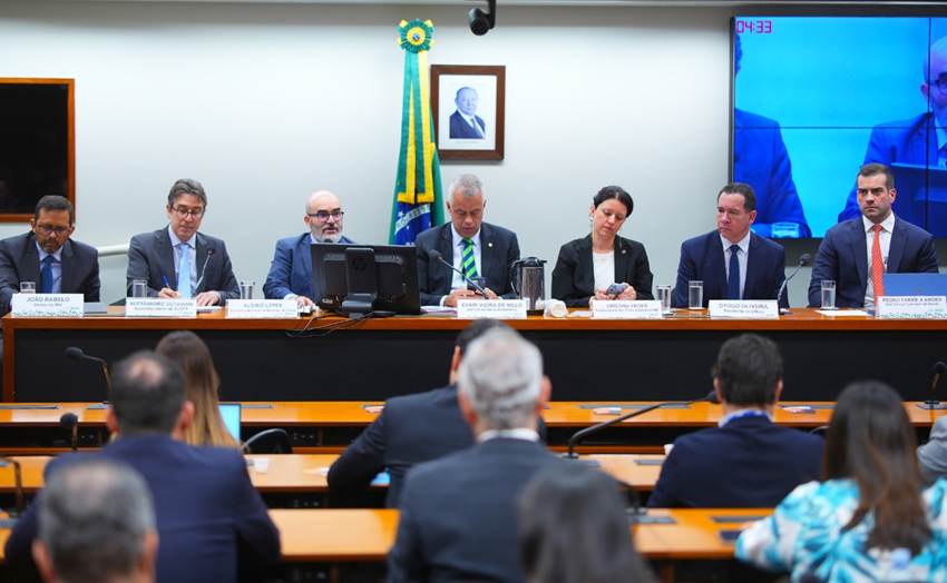 Audiência pública: setor de seguros tem papel importante no país