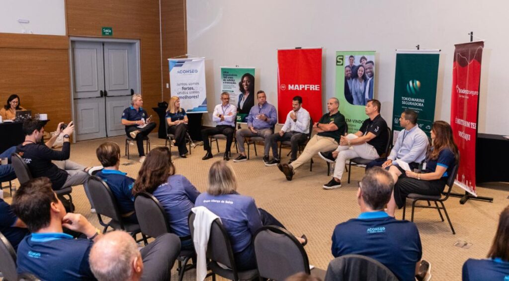 2 Convenção Aconseg Centro-Oeste - painel com as seguradoras