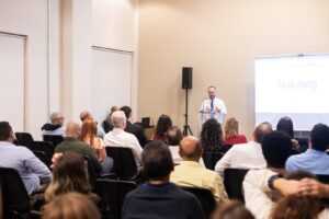 O jurista Pablo Stolze utilizou exemplos práticos para explicar a aplicação da nova lei, aproximando o debate de corretores e executivos do setor