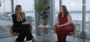 A Dra. Paula Galvão (à direita) conversou com a apresentadora Jéssica Leão sobre importantes temas da saúde feminina