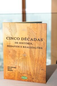 Capa do livro sobre o cinquentenário do CCS-SP