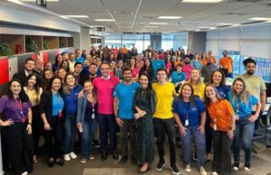 As squads do MAPFRE Village, com o CEO Felipe Nascimento e a head de Transformação Daniela Neves à frente: passo fundamental para a aceleração da metodologia ágil