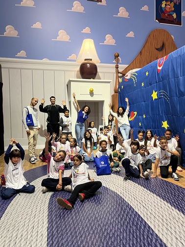 Zurich Seguros leva crianças do Instituto Próxima Geração ao Mundo Pixar