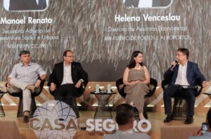 Da esquerda para a direita: Esteves Colnago, Manoel Renato, Helena Venceslau e Denis Morais