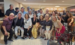 Momento de integração entre a diretoria do CCS-RJ, corretores associados e a seguradora, reforçando diálogo e conexão no setor – Foto: Divulgação