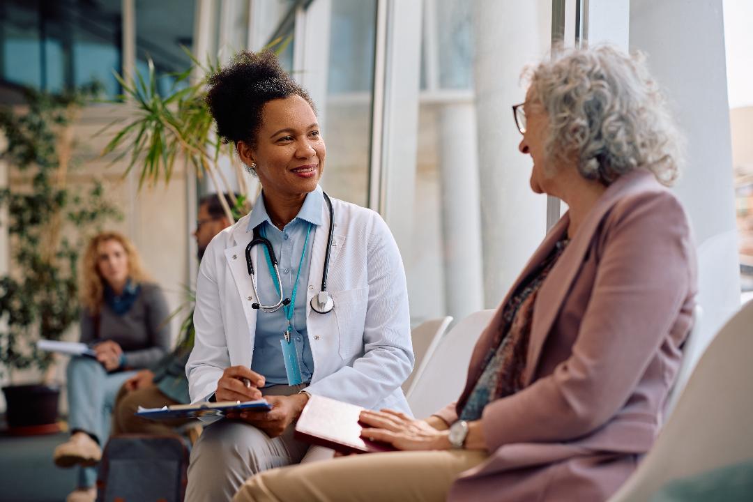 Estudo inédito da Saúde Clara comprova que APS com Saúde Integrativa gera economia média de 47% no cuidado com o idoso